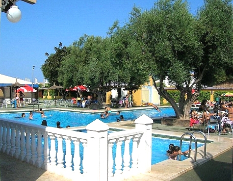 Local Swimming Pool & Tennis Courts